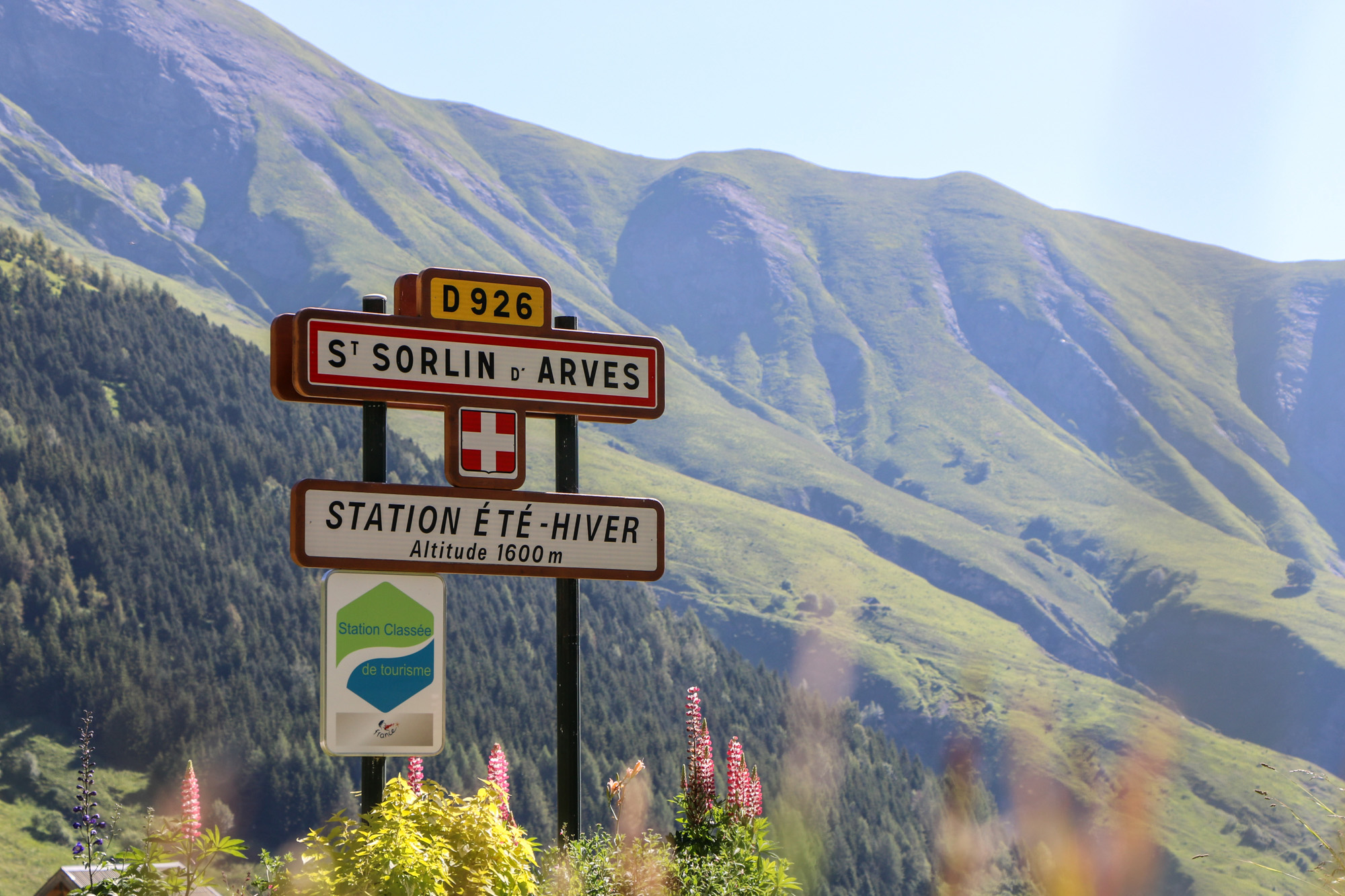 Panneau village Saint Sorlin d'Arves fleuri