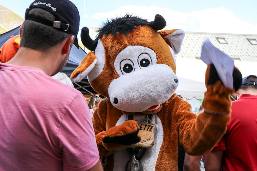 Sorlinette à la fête du village - Sorlinette à la fête du village