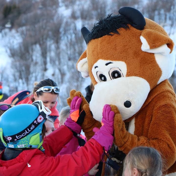 Sorlinette et enfants qui dansent
