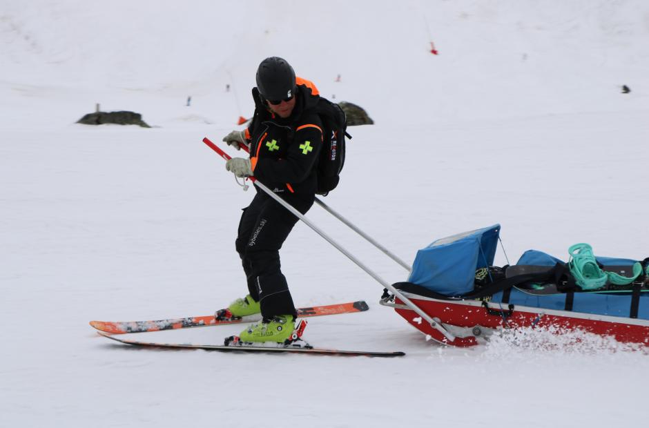 Pisteur sur le domaine skiable