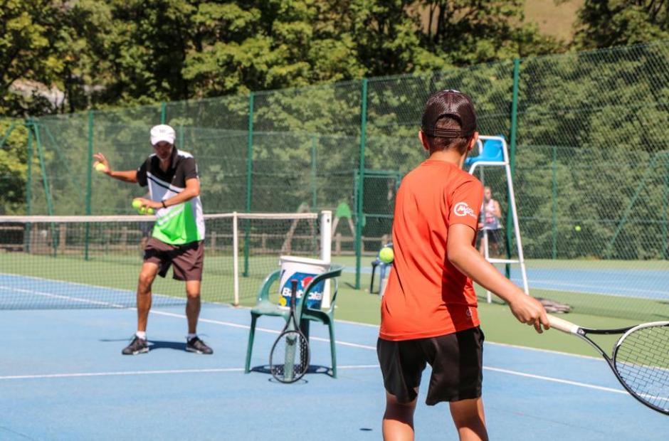 Tennis - Cours avec moniteur diplômé d'Etat_Saint-Sorlin-d'Arves - Cours de tennis à Saint Sorlin d'Arves Tennis - Cours avec moniteur diplômé d'Etat_Saint-Sorlin-d'Arves - Cours de tennis à Saint Sorlin d'Arves