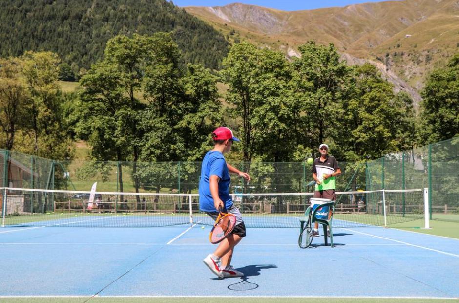 Tennis - Cours avec moniteur diplômé d'Etat_Saint-Sorlin-d'Arves - Cours de tennis à Saint Sorlin d'Arves Tennis - Cours avec moniteur diplômé d'Etat_Saint-Sorlin-d'Arves - Cours de tennis à Saint Sorlin d'Arves
