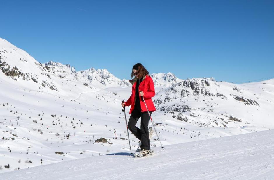 Sortie raquettes - ESF - Raquettiste sur les pistes