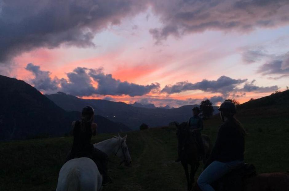 Randonnées à cheval et cours d'équitation - Randonnées à cheval au coucher de soleil