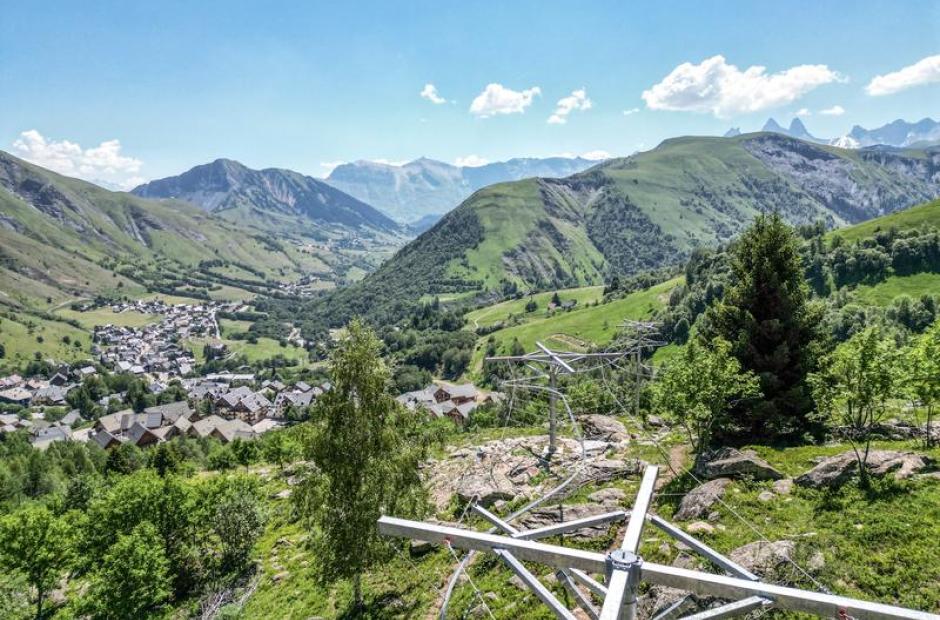 Tyrolienne à virages - Plus longue tyrolienne à virages d'Europe avec vue sur le village