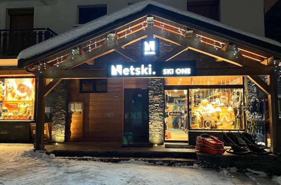 Devanture magasin Netski - Devanture magasin Netski Devanture magasin Netski - Devanture magasin Netski