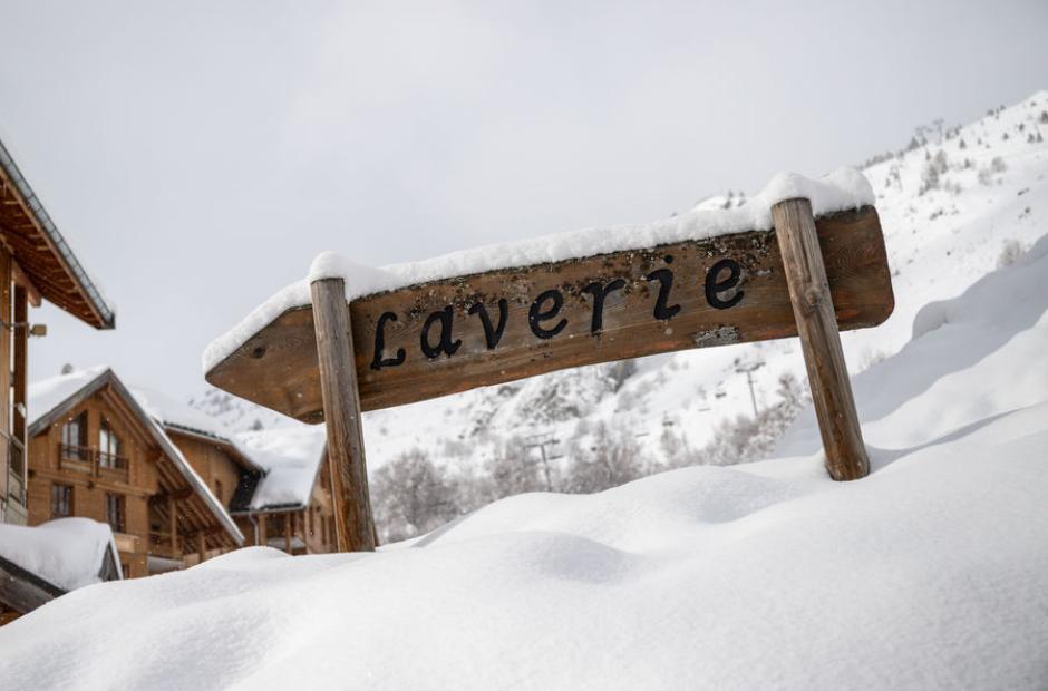 Panneau laverie - Panneau laverie dans la neige