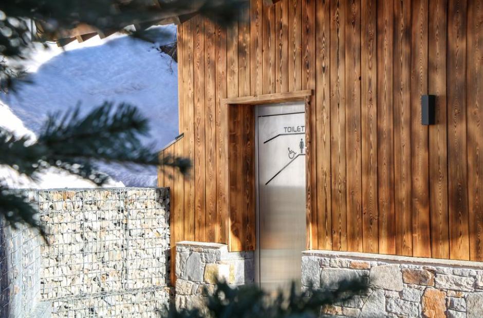 Toilettes Bureau d'Information Touristique - Vue extérieure hiver