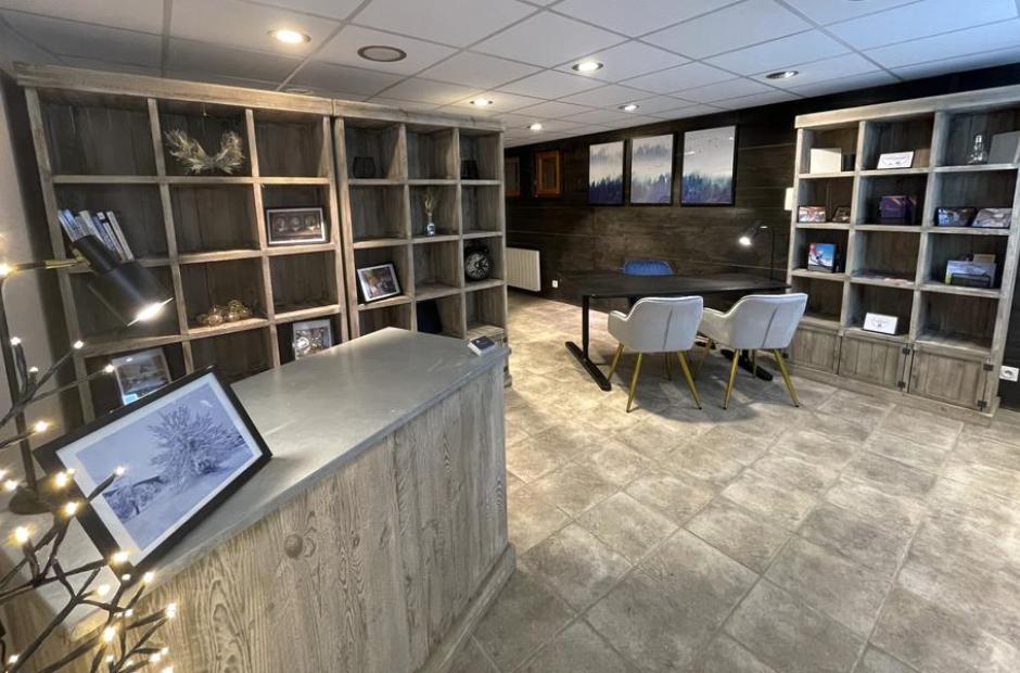 Altitude 1750 - Agence vue intérieure