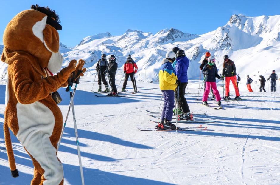 Sorlinette sur les pistes - Sorlinette la mascotte à la rencontre des skieurs Sorlinette sur les pistes - Sorlinette la mascotte à la rencontre des skieurs