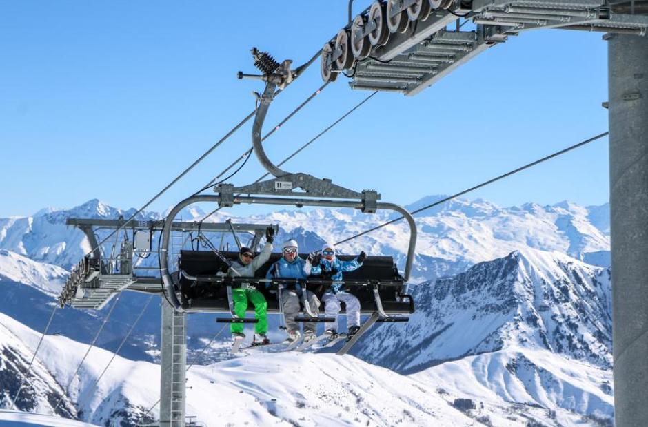 Domaine skiable Saint Sorlin d'Arves - Les Sybelles® - Famille sur le sommet télésiège Saint Sorlin d'Arves