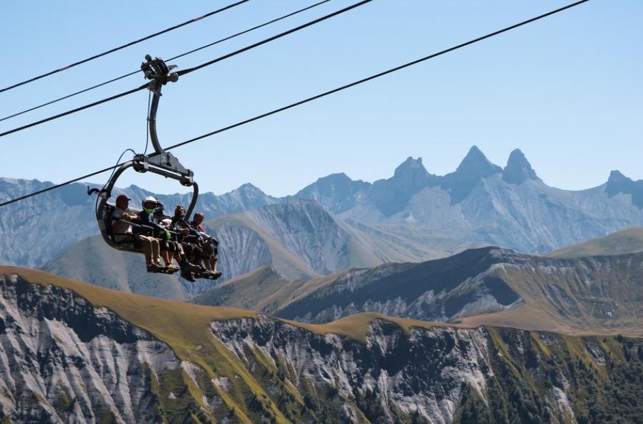 Bike park Croix de Fer - Télésiège avec vue sur les Aiguilles d'Arves