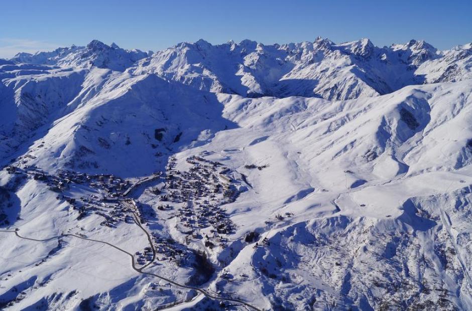 Le domaine skiable de La Toussuire Les Bottières - Le domaine skiable vu d'avion