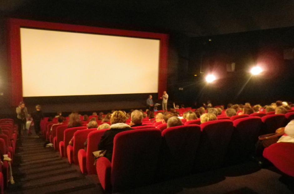 Cinéma Les Aiguilles à St Jean d'Arves - intérieur Cinéma Les Aiguilles à St Jean d'Arves - intérieur