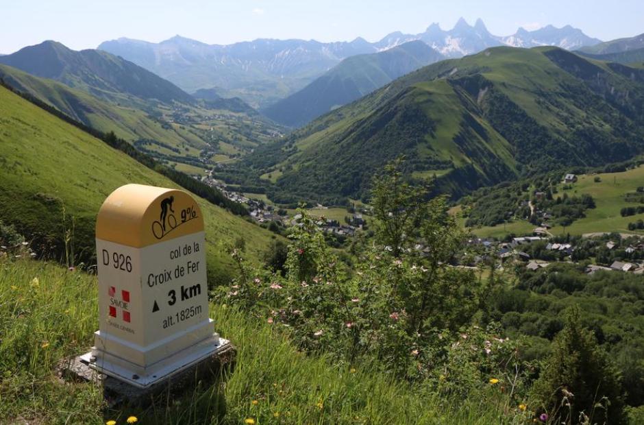 Borne Col de la croix de Fer -