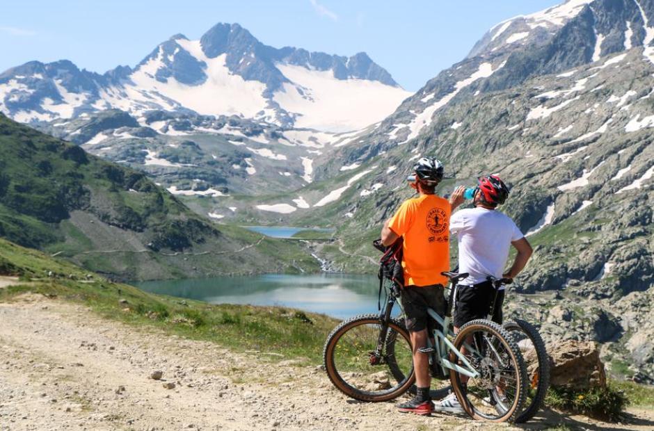 VTT - VTTistes face au Glacier de Saint Sorlin