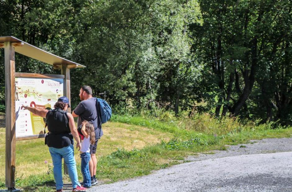 Sentier de Sorlinette - Randonneurs en été