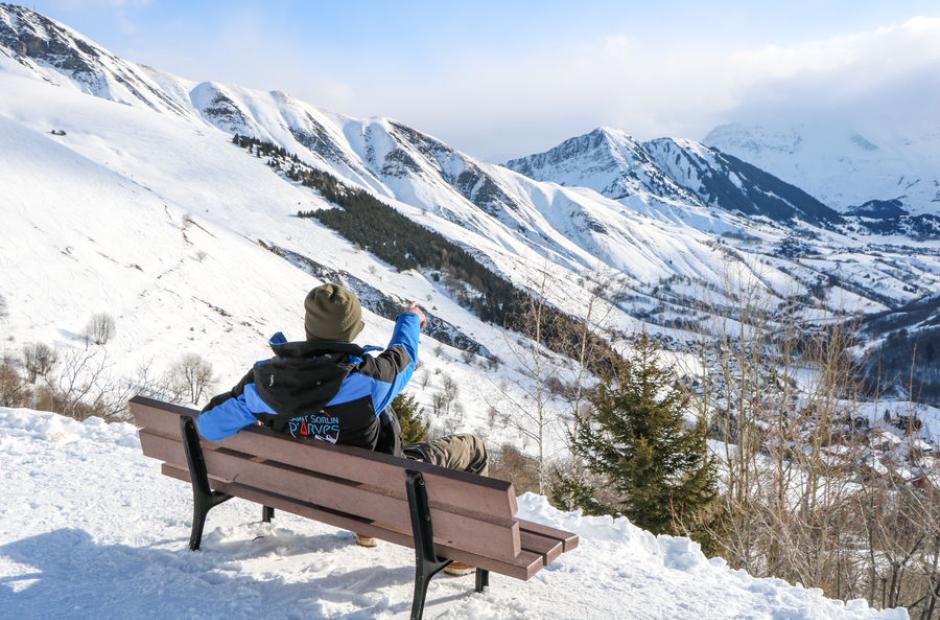 Banc avec vue sur le village de Saint Sorlin d'Arves - Banc avec vue sur le village de Saint Sorlin d'Arves Banc avec vue sur le village de Saint Sorlin d'Arves - Banc avec vue sur le village de Saint Sorlin d'Arves