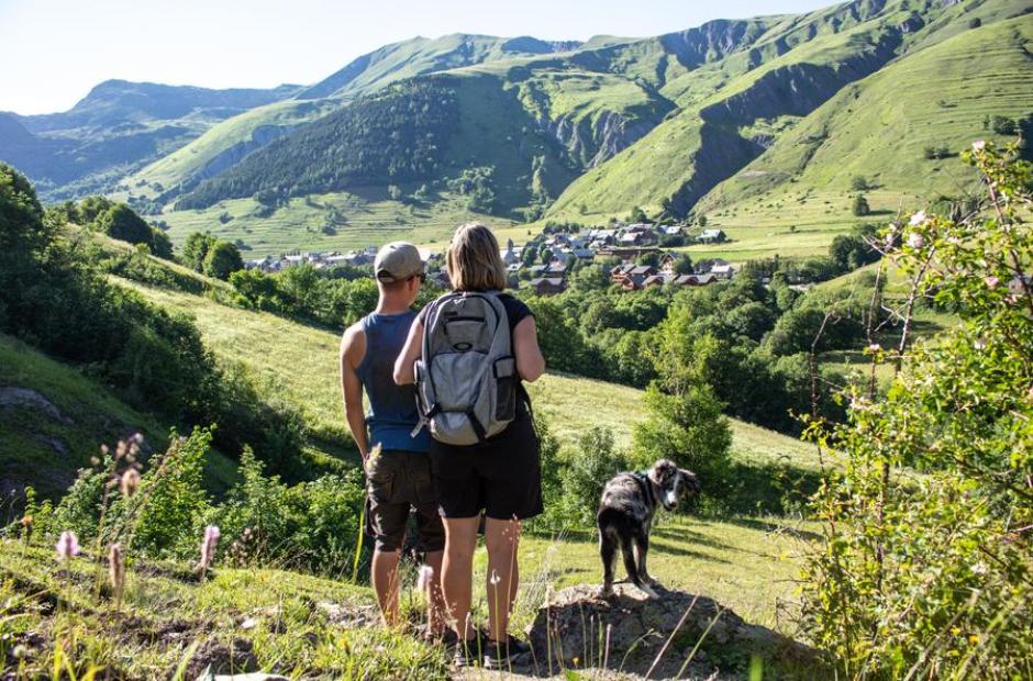 Vacances avec son chien_Saint-Sorlin-d'Arves - Randonnée avec un chien à Saint Sorlin d'Arves