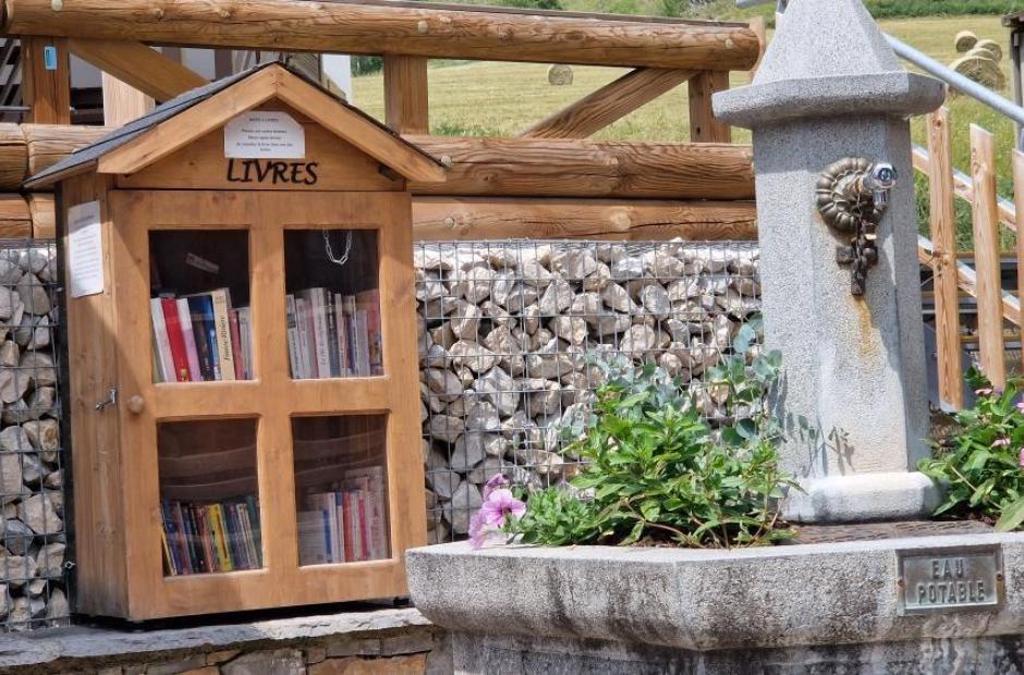 Boîtes à livres_Saint-Sorlin-d'Arves - Boîtes à livres proche de la Mairie de Saint Sorlin d'Arves