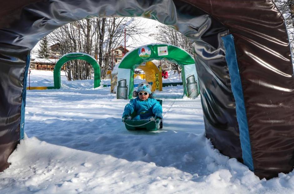 Aire de luge - Enfant aire de luge
