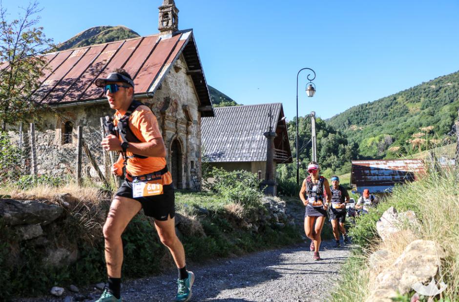 Trail de l'Étendard devant chapelle - Trail de l'Étendard