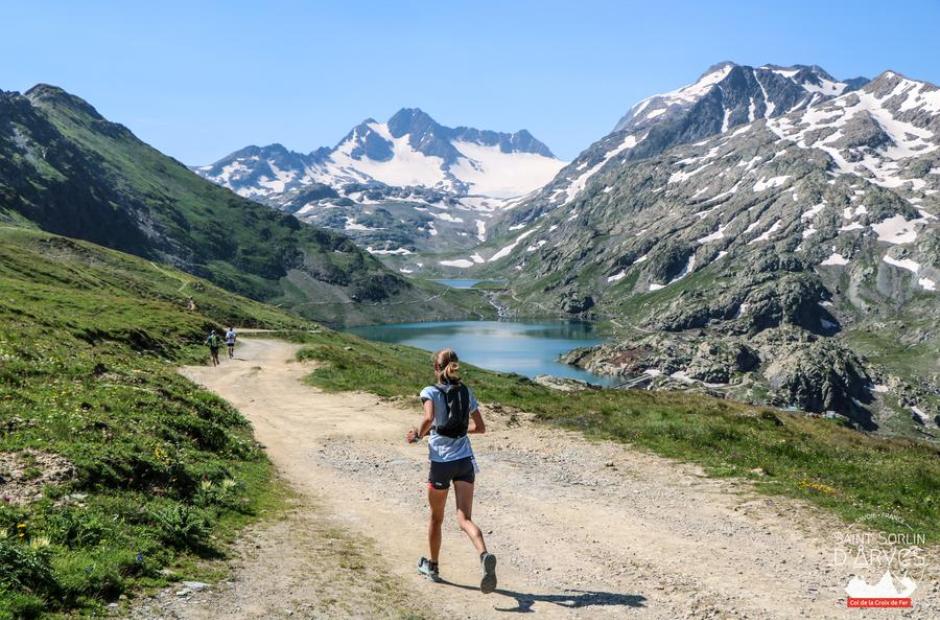 Trail de l'Étendard_Saint-Sorlin-d'Arves - Coureuse sur les traces du Trail de l'Etendard