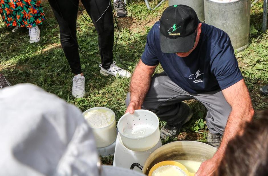 Fête des Prés Plans_Saint-Sorlin-d'Arves - Fabrication de tomme