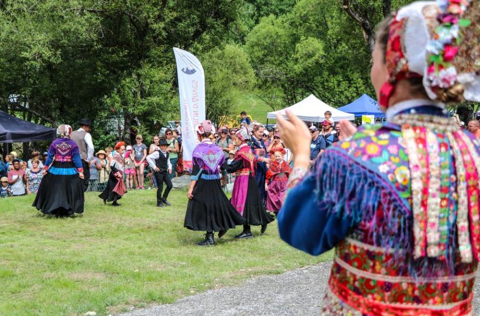 Fête des Prés Plans_Saint-Sorlin-d'Arves - Danse des Soldanelles