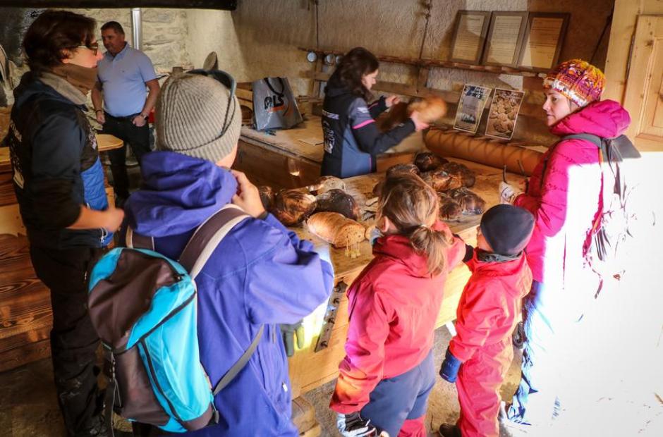 Vente de pain au Vieux Four_Saint-Sorlin-d'Arves - Vente de pain au Vieux four de Saint Sorlin d'Arves