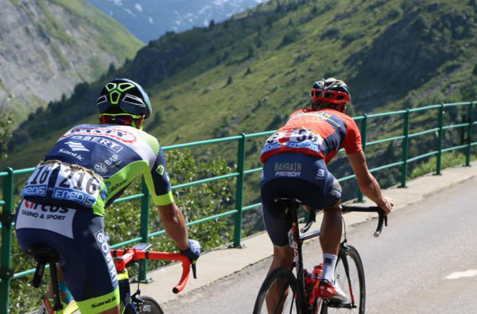 Cyclistes sur la route du Col de la Croix de Fer - Cyclistes sur la route du Col de la Croix de Fer