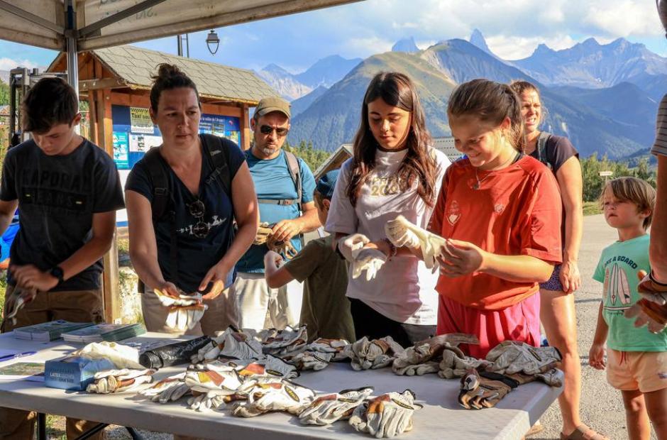 Ramassage estival gants et matériel - OT SJA