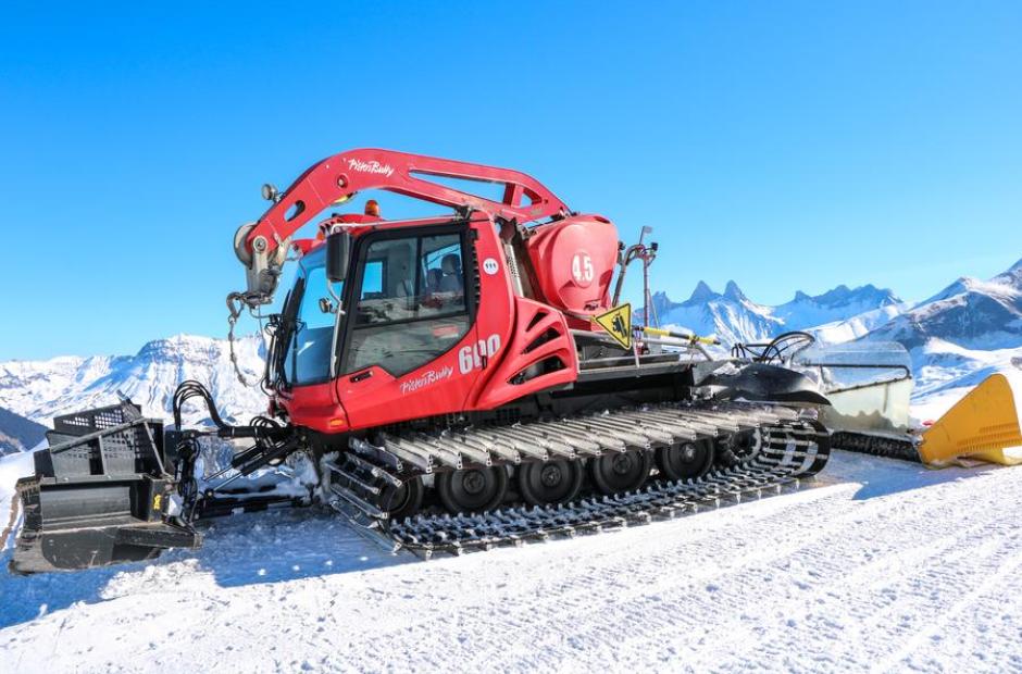 Semaine Métiers de la montagne_Saint-Sorlin-d'Arves - Dameuse
