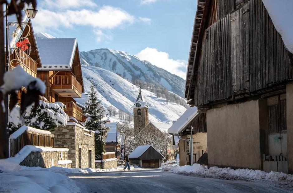 Cluedo géant_Saint-Sorlin-d'Arves - Village enneigé