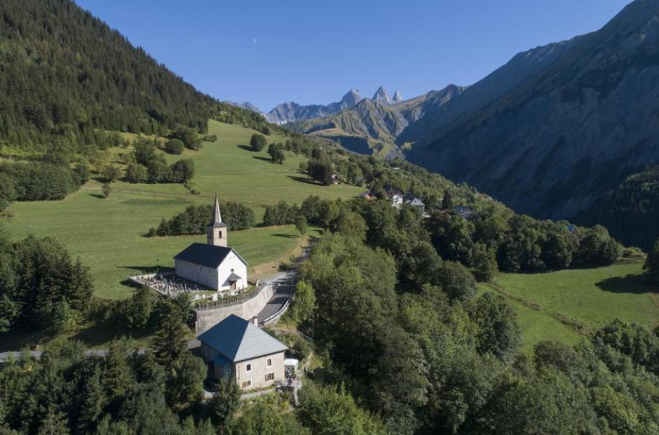 Voyage dans le temps à l’église Saint-Nicolas - JEP 2026_Albiez-Montrond - Église Saint-Nicolas et Aiguilles d'Arves