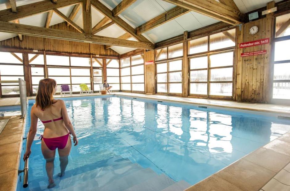 Goélia Les Chalets de Saint Sorlin - Vue intérieure piscine