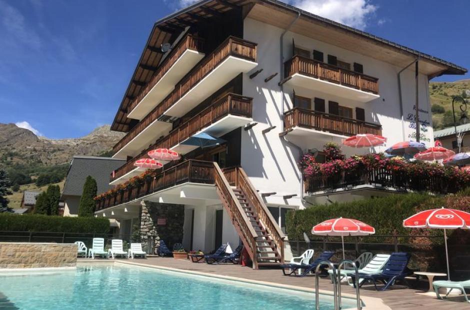 Le Chardon Bleu - Vue extérieure été Le Chardon Bleu - Vue extérieure été