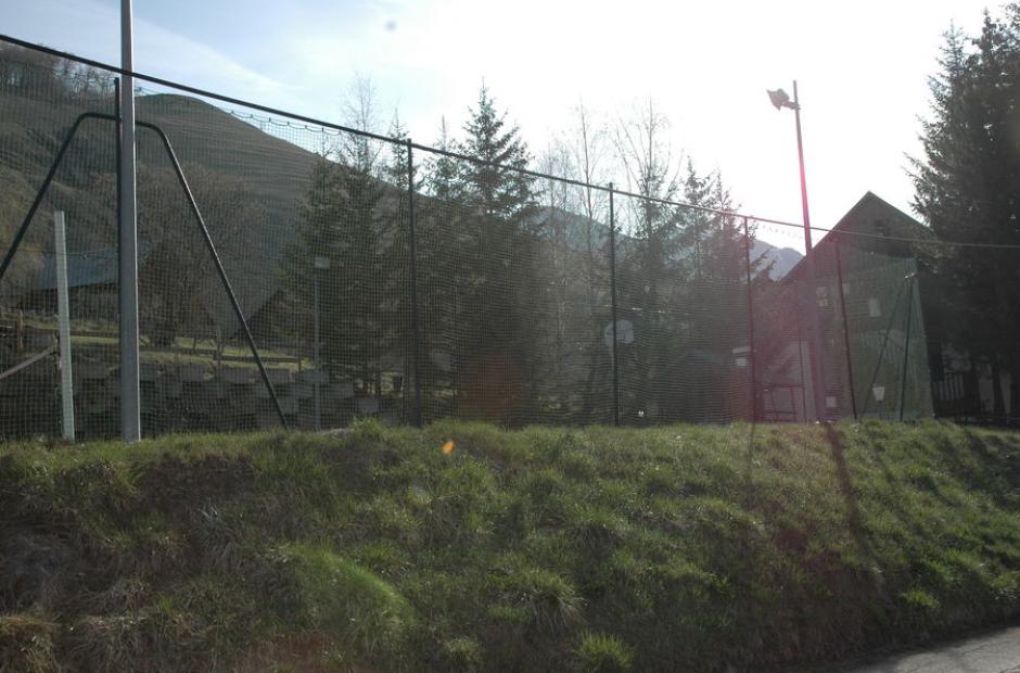 Chalet Le Cluny - Vue terrain tennis été