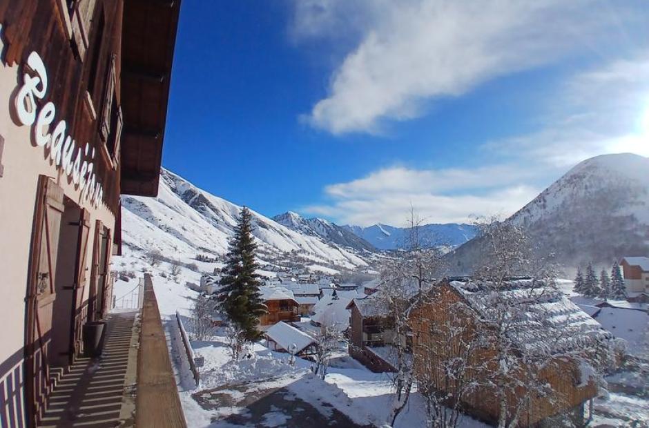 Chalet Beauséjour - Vue d'un balcon en hiver Chalet Beauséjour - Vue d'un balcon en hiver