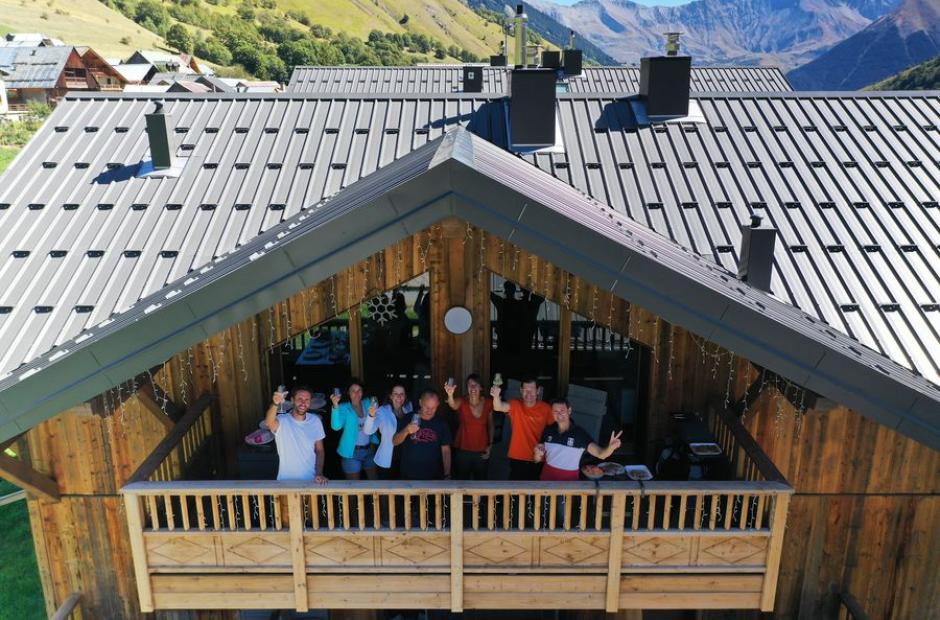 Le refuge des Aiguilles - Vue balcon été