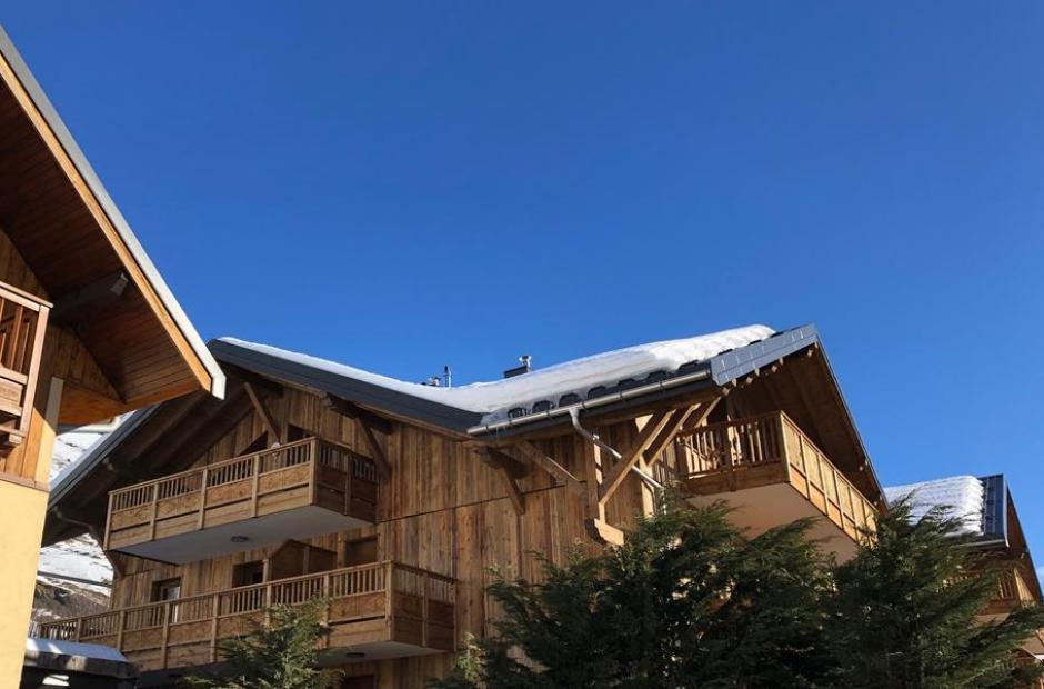 Le refuge des Aiguilles - Vue extérieure hiver