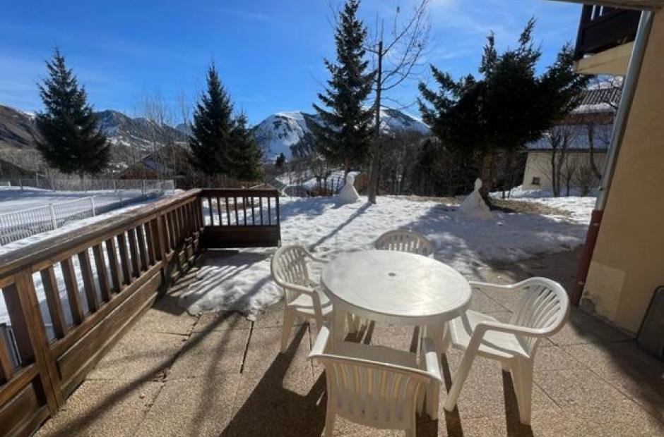 Les Sybelles D04 - Vue terrasse hiver Les Sybelles D04 - Vue terrasse hiver