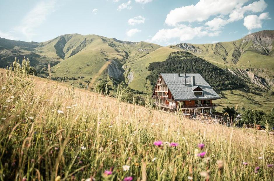Les Cèdres - Hôtel, restaurant & SPA_Saint-Sorlin-d'Arves - Hôtel Les Cèdres en été Les Cèdres - Hôtel, restaurant & SPA_Saint-Sorlin-d'Arves - Hôtel Les Cèdres en été