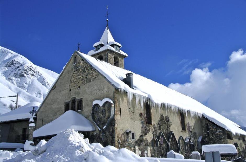 Eglise Saint Saturnin - Vue extérieure hiver