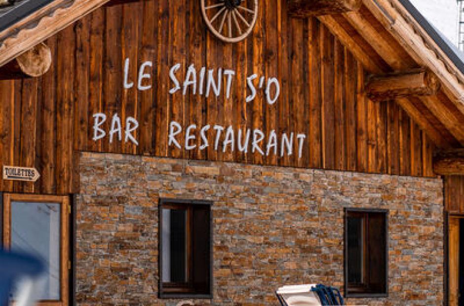 Restaurant Le Saint S'O à Saint Sorlin d'Arves - Domaine des Sybelles - facade Restaurant Le Saint S'O à Saint Sorlin d'Arves - Domaine des Sybelles