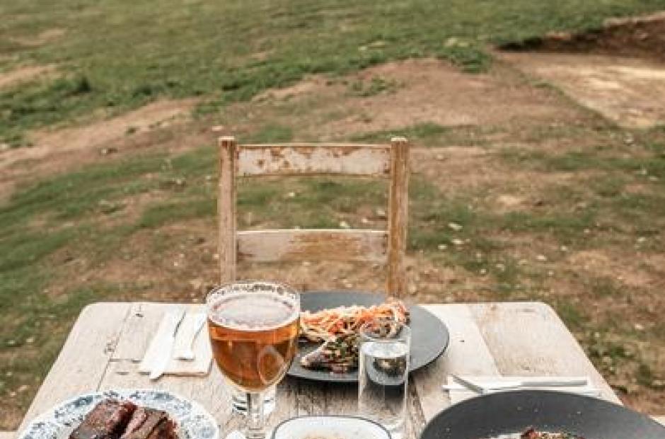Restaurant Les Cèdres - Table terrasse été
