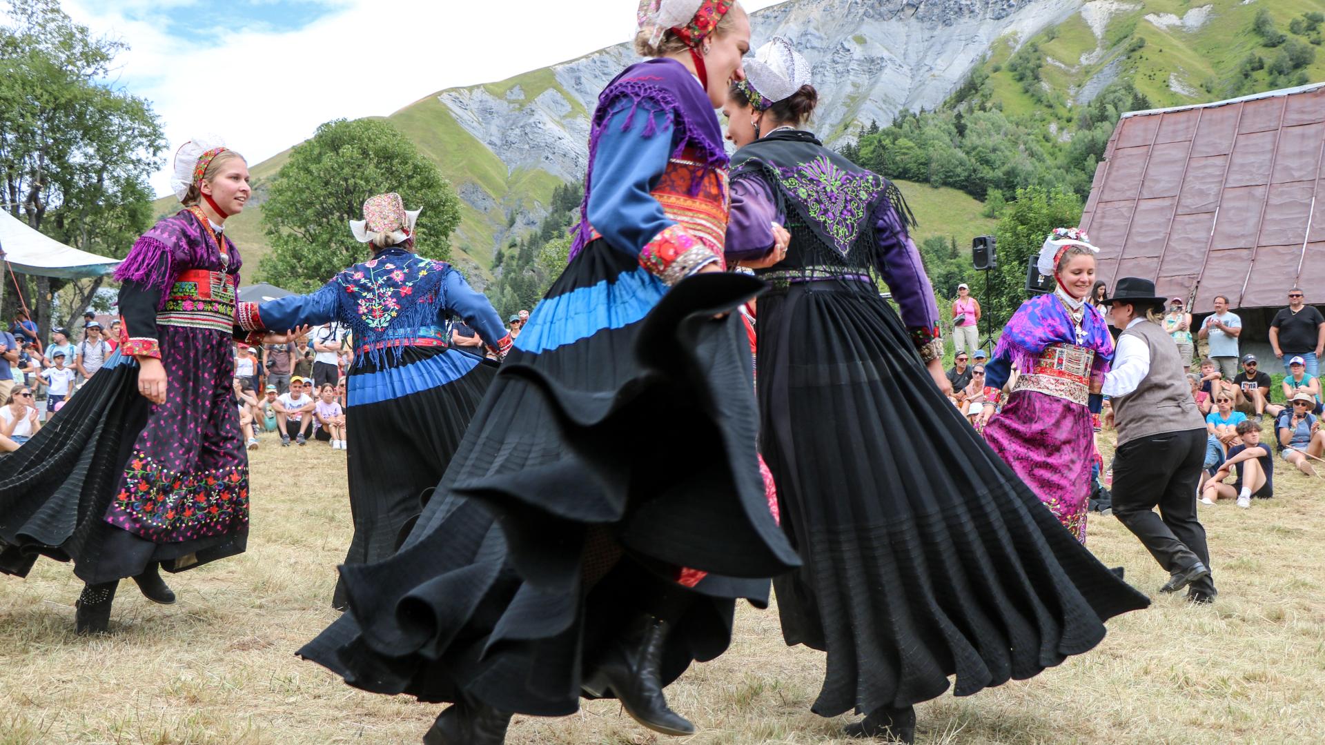 Danseurs en costumes traditionnel de Saint Sorlin d'Arves