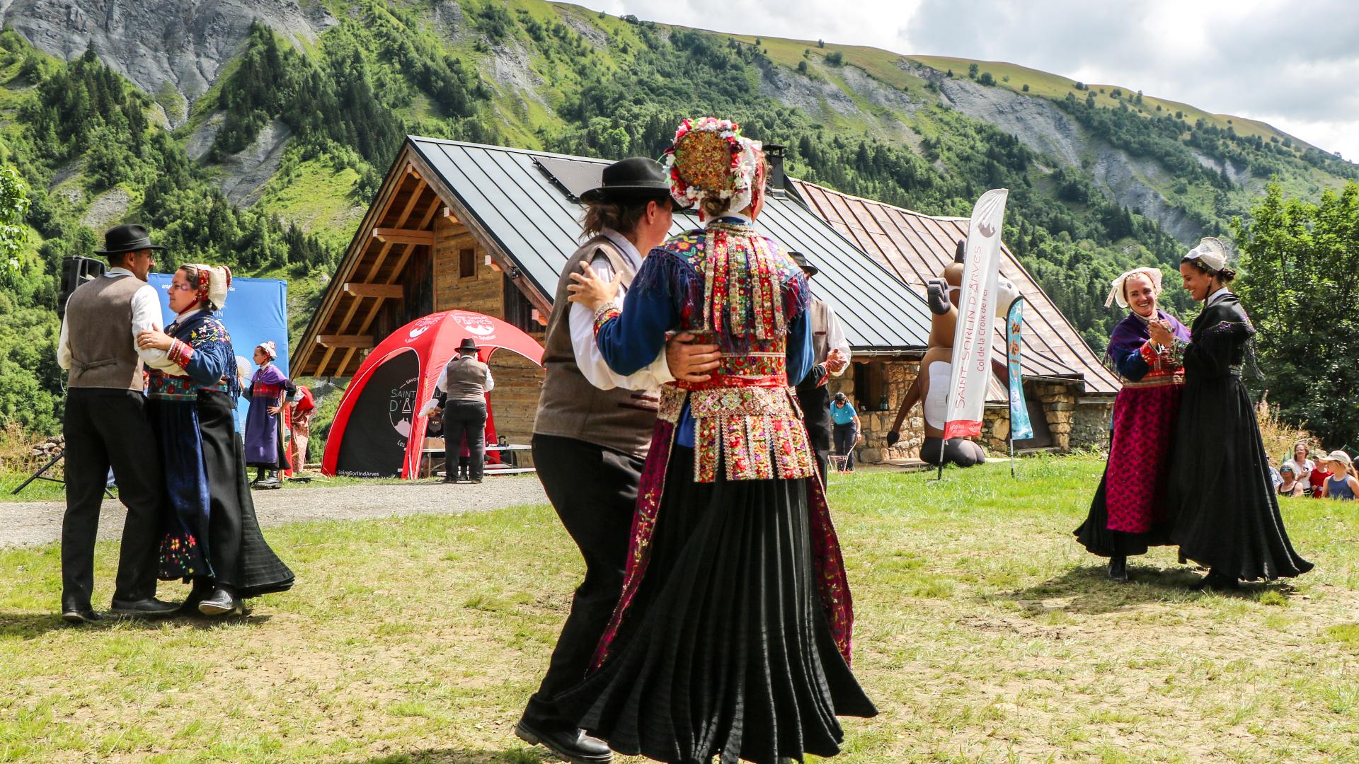 Danseurs en costumes traditionnel de Saint Sorlin d'Arves