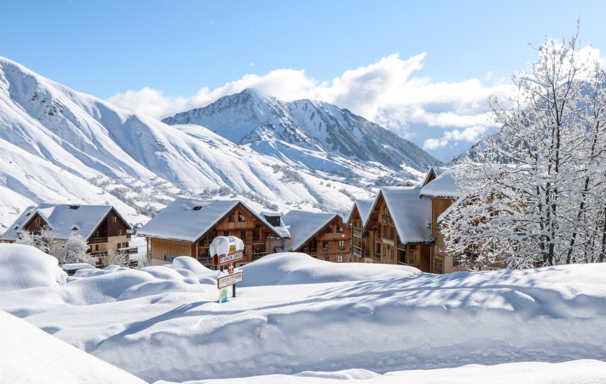 Sommet village Saint Sorlin d'Arves enneigé