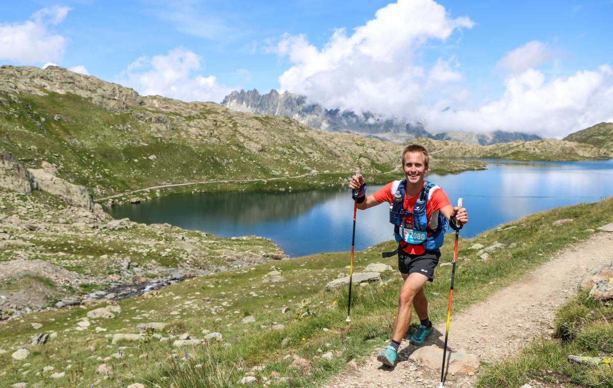 Trailer à côté du lac